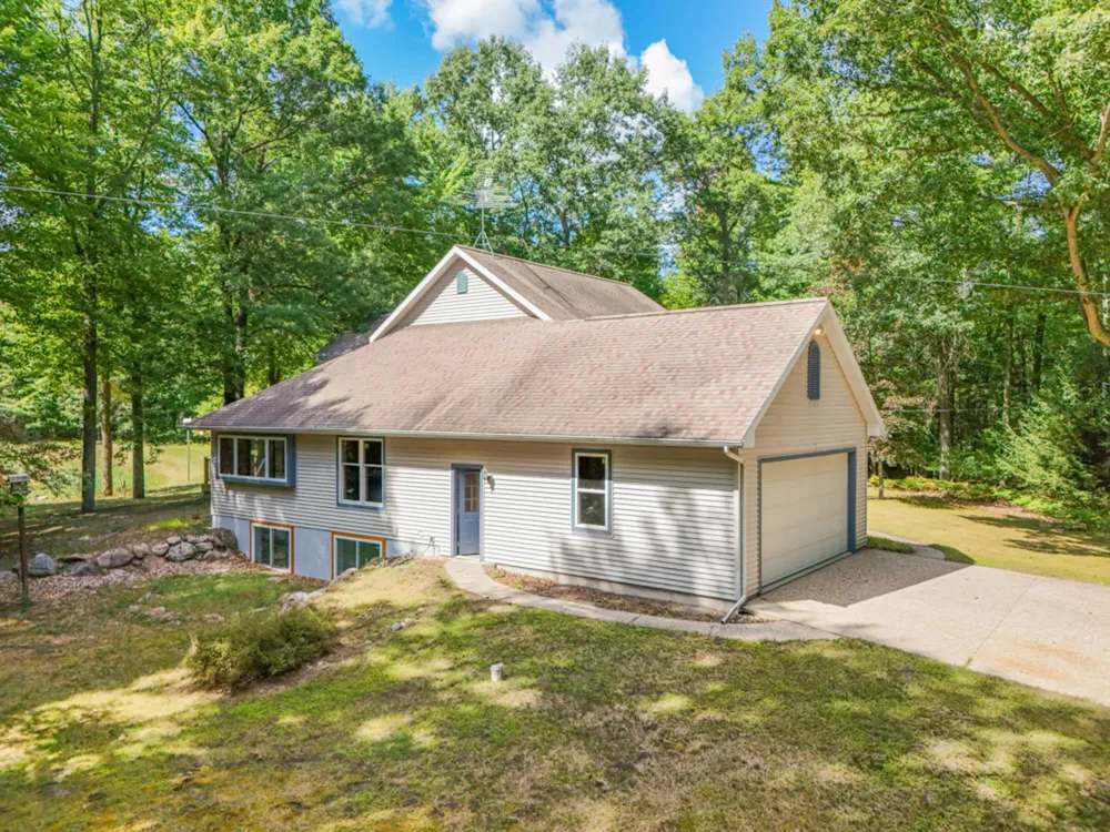 2074 W Olson Road Sanford, MI 48657