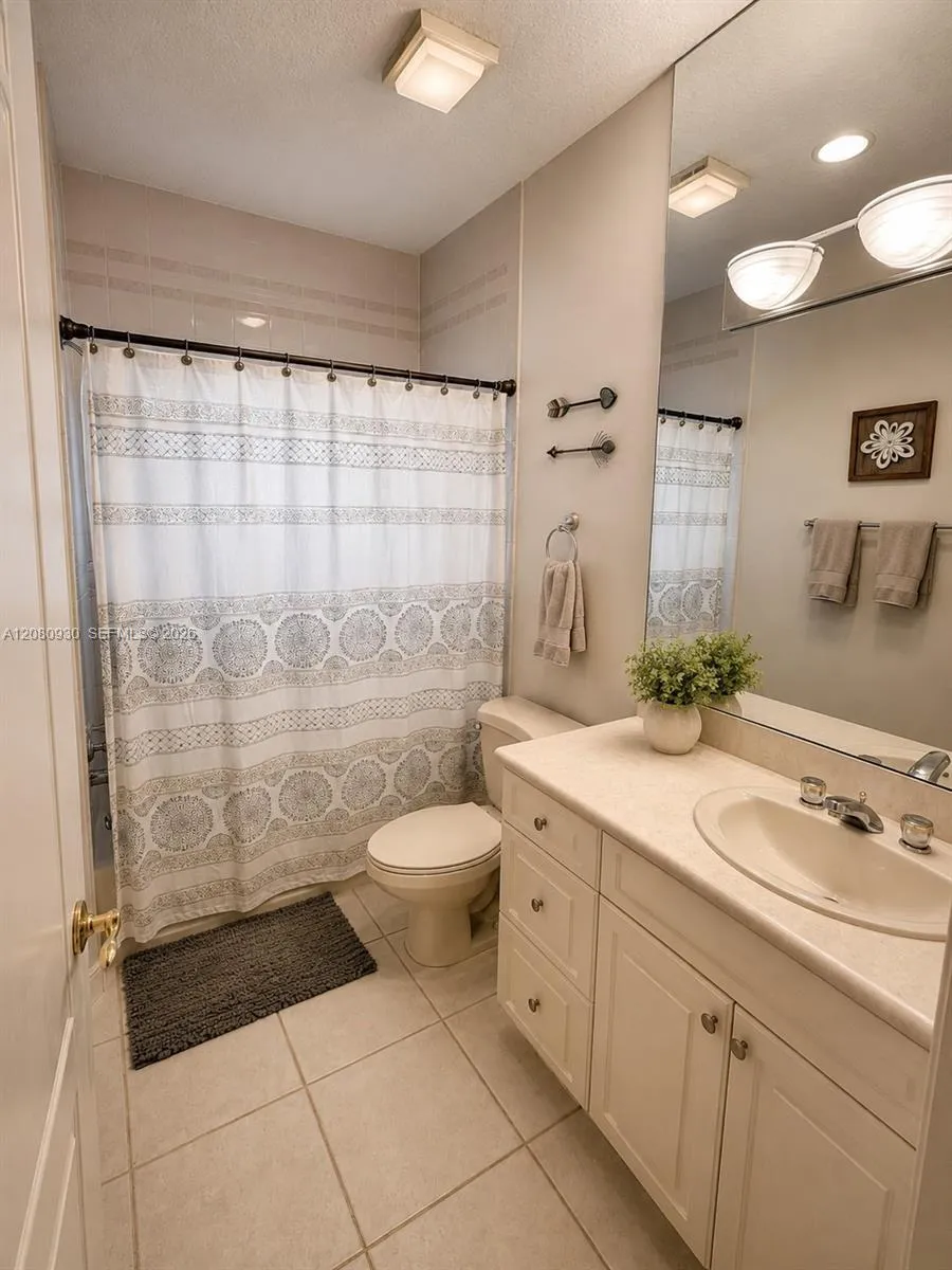 1100 NW 114th Ave Plantation, FL 33323