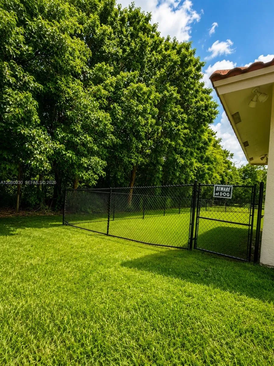 1100 NW 114th Ave Plantation, FL 33323