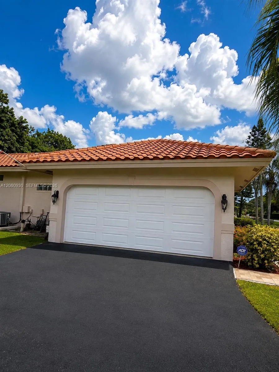 1100 NW 114th Ave Plantation, FL 33323