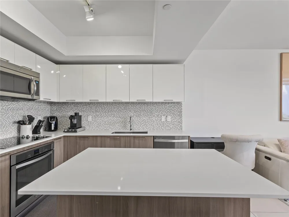 5252 NW 85th Ave #808 Doral, FL 33166