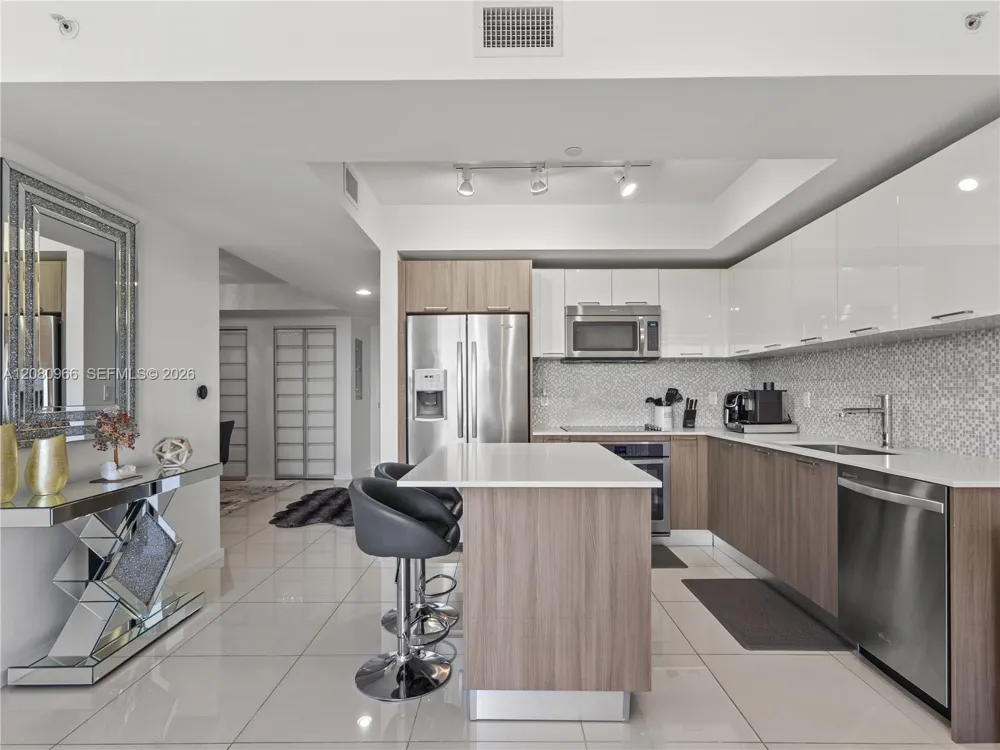 5252 NW 85th Ave #808 Doral, FL 33166