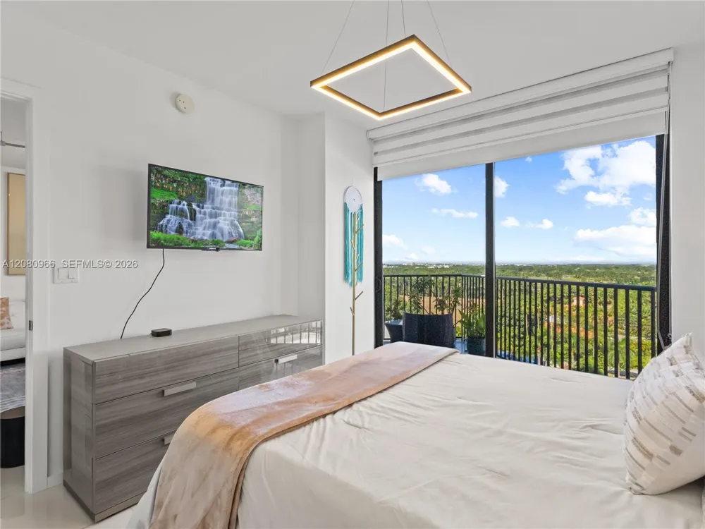 5252 NW 85th Ave #808 Doral, FL 33166