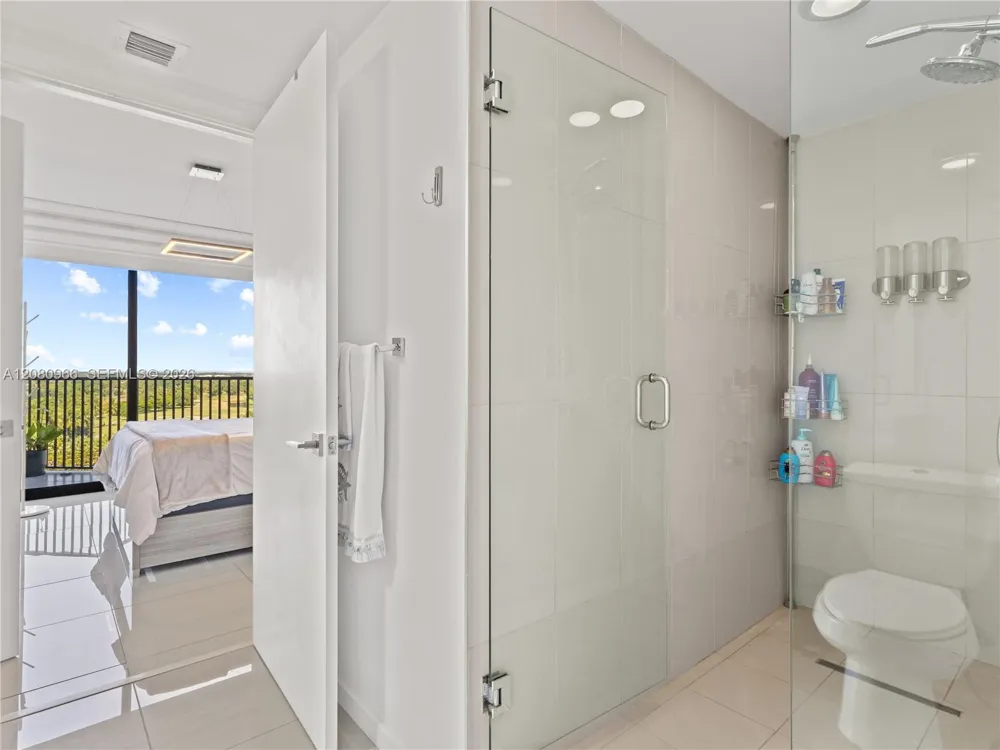 5252 NW 85th Ave #808 Doral, FL 33166