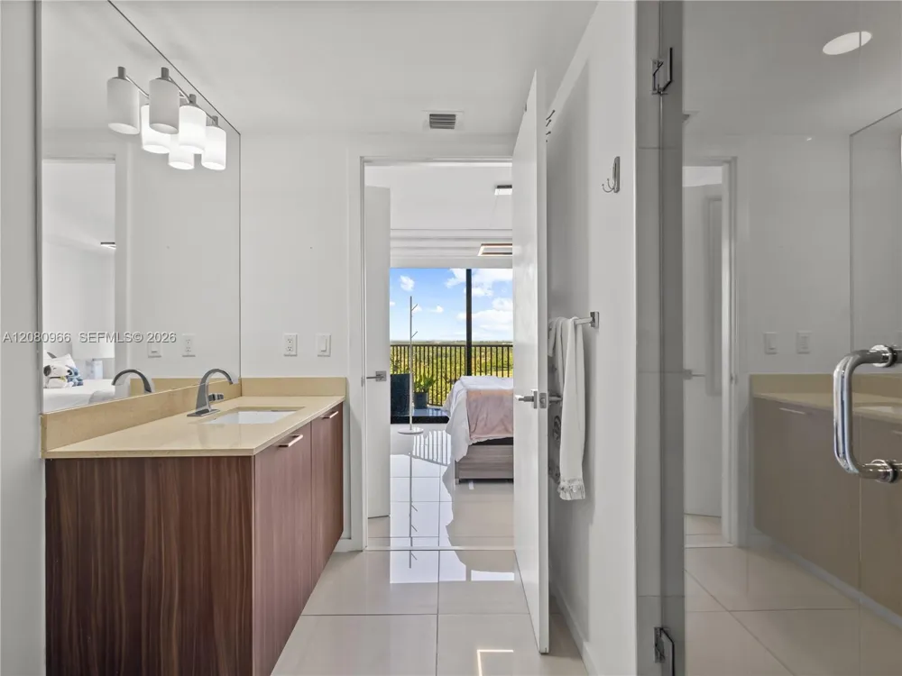5252 NW 85th Ave #808 Doral, FL 33166