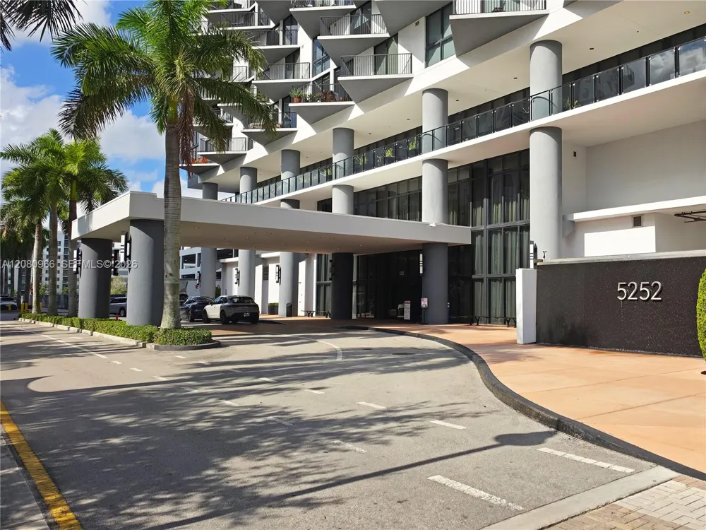 5252 NW 85th Ave #808 Doral, FL 33166