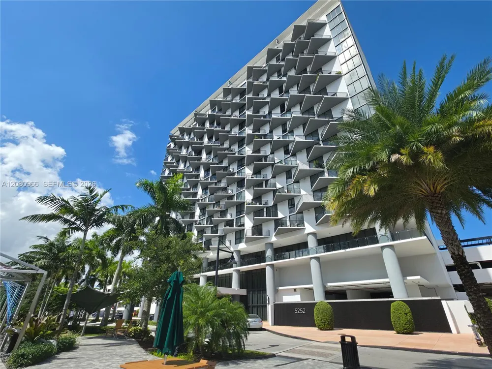 5252 NW 85th Ave #808 Doral, FL 33166