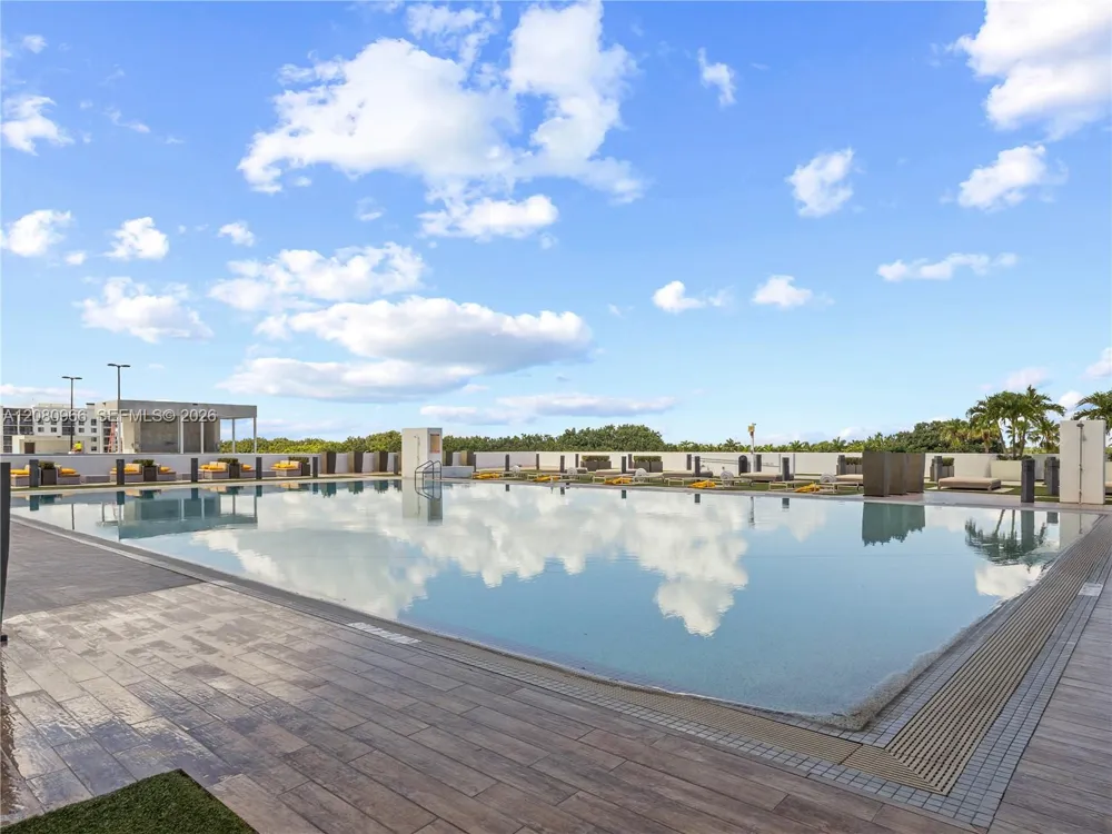 5252 NW 85th Ave #808 Doral, FL 33166