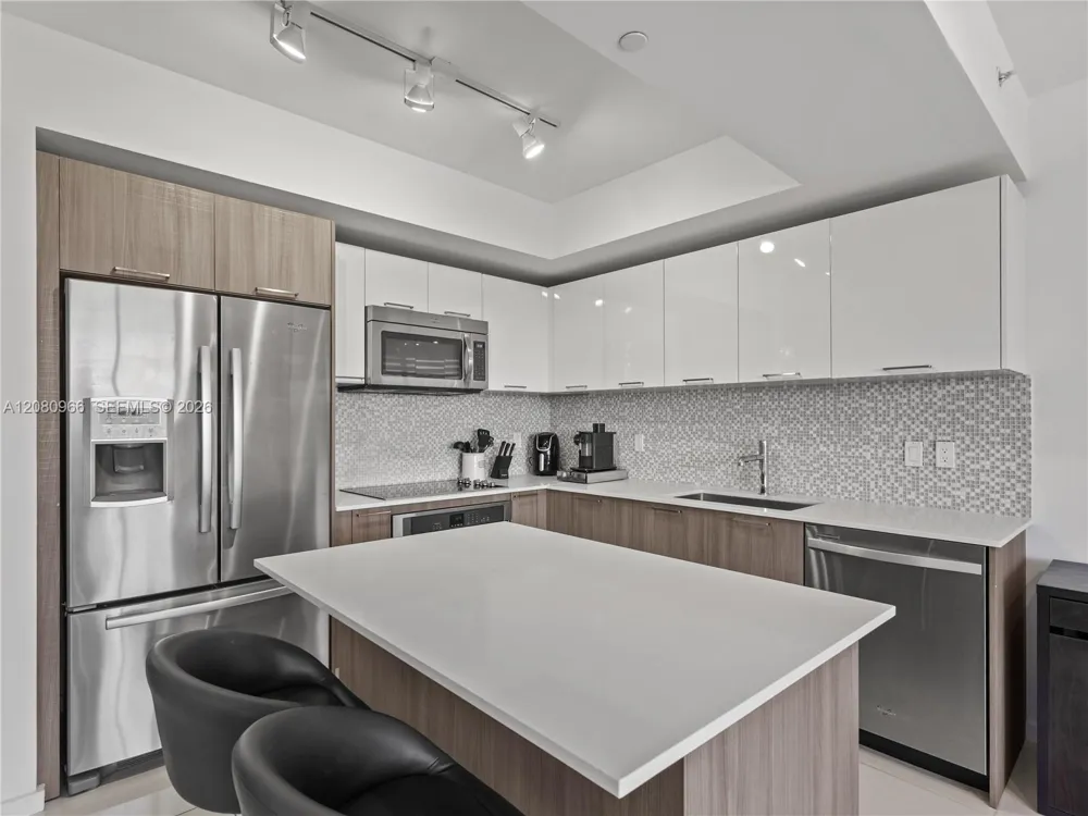 5252 NW 85th Ave #808 Doral, FL 33166