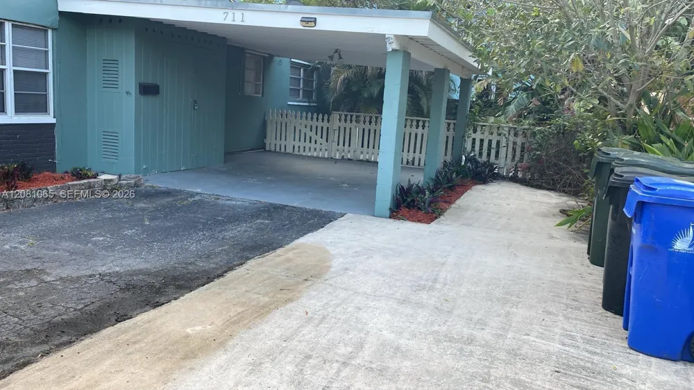 711 SW 9th Ave Fort Lauderdale, FL 33315