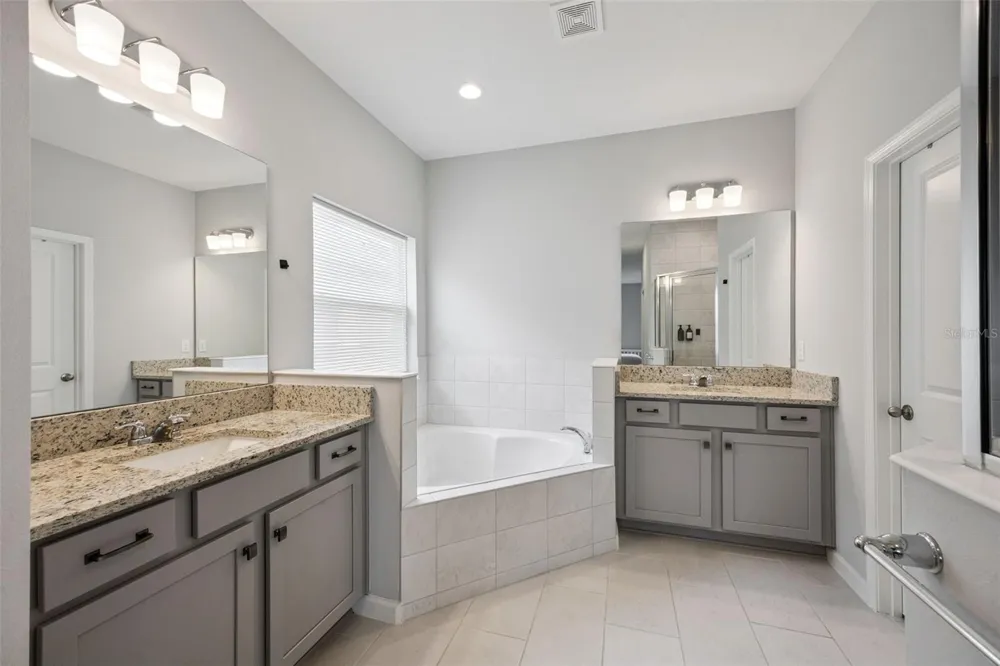 559 VIA BELLA COURT Howey In The Hills, FL 34737