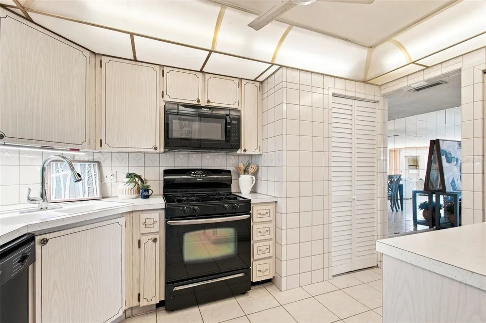 6020 SHORE BOULEVARD S #103 Gulfport, FL 33707
