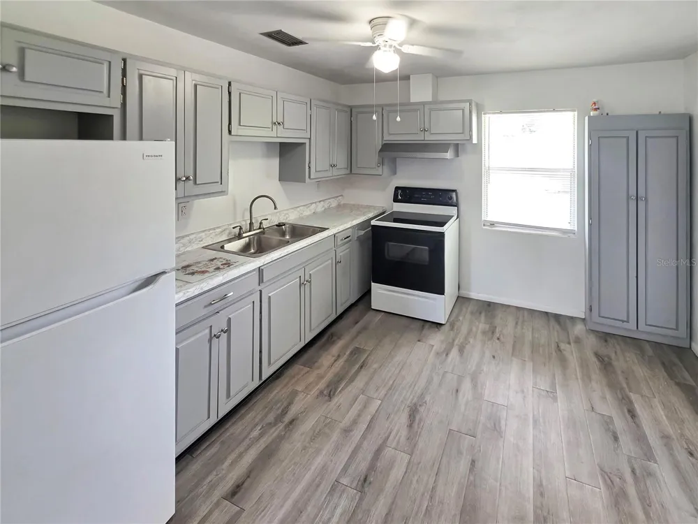 185 E LAKE MARY AVENUE Lake Mary, FL 32746