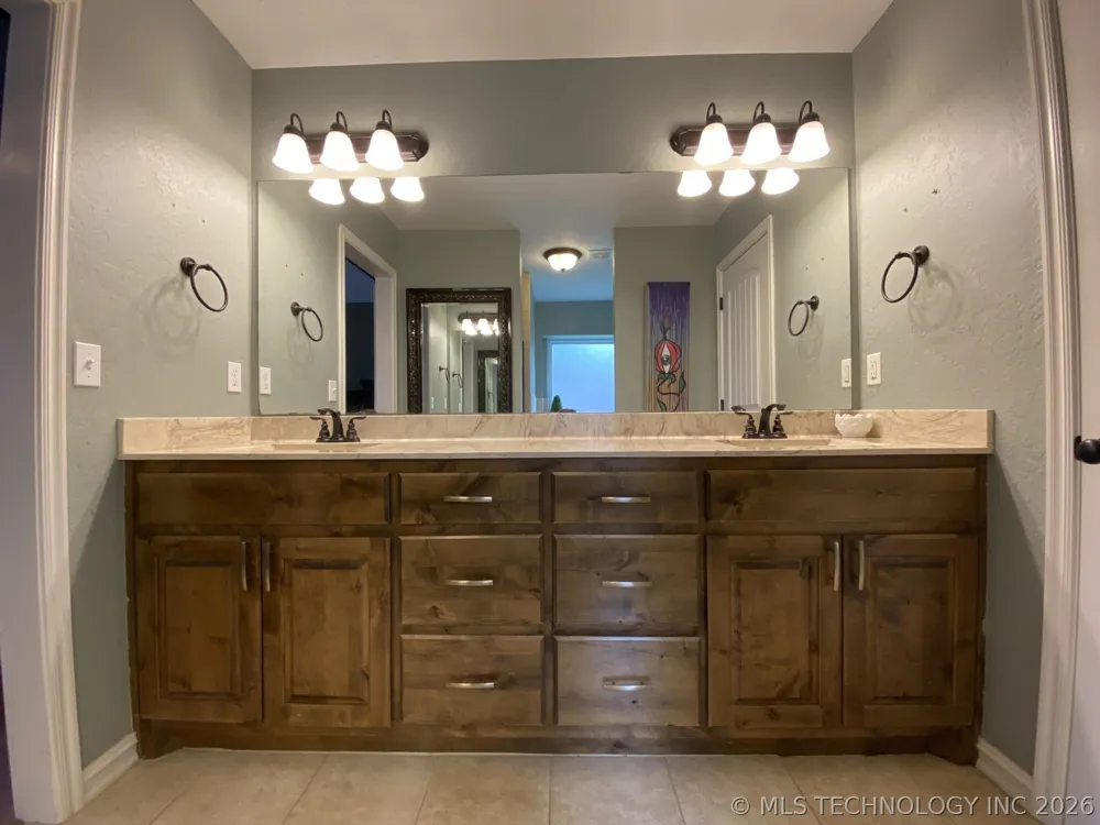 10713 Masters Circle Jenks, OK 74037
