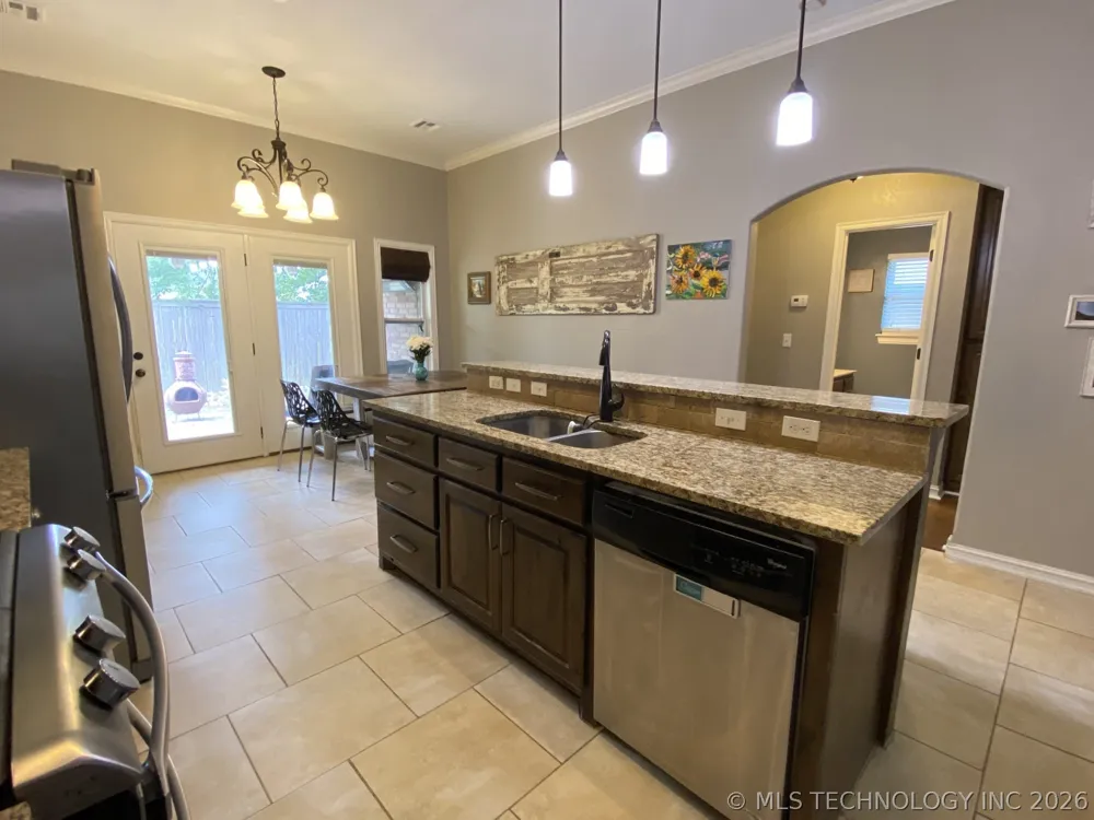 10713 Masters Circle Jenks, OK 74037
