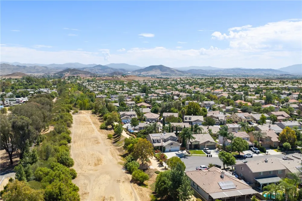 33562 Delphinium Lane Murrieta, CA 92563