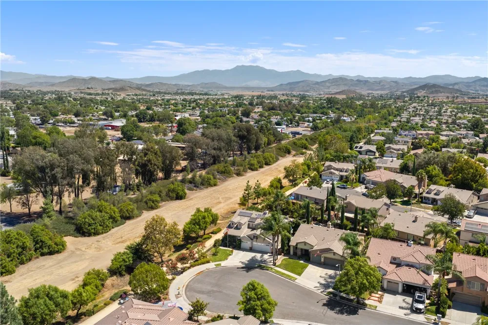 33562 Delphinium Lane Murrieta, CA 92563