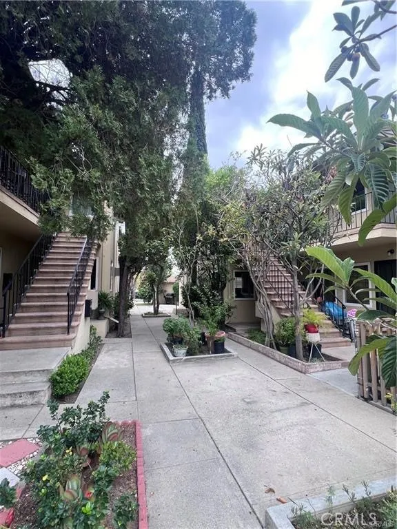 12542 Vanowen Street North Hollywood, CA 91605