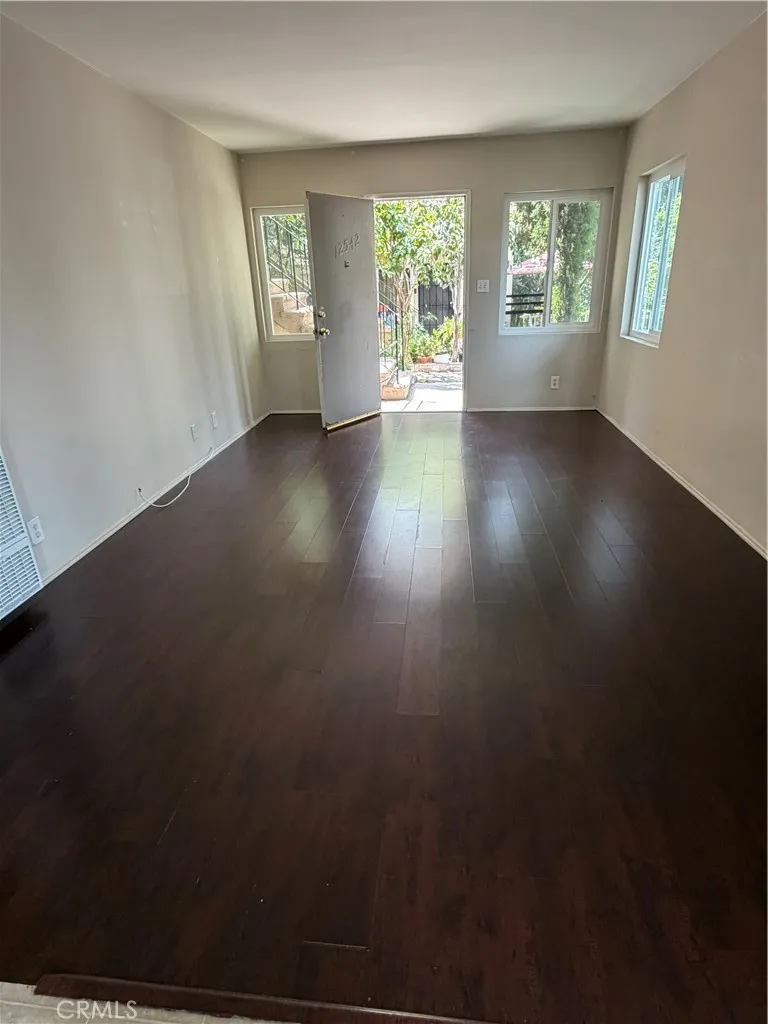 12542 Vanowen Street North Hollywood, CA 91605