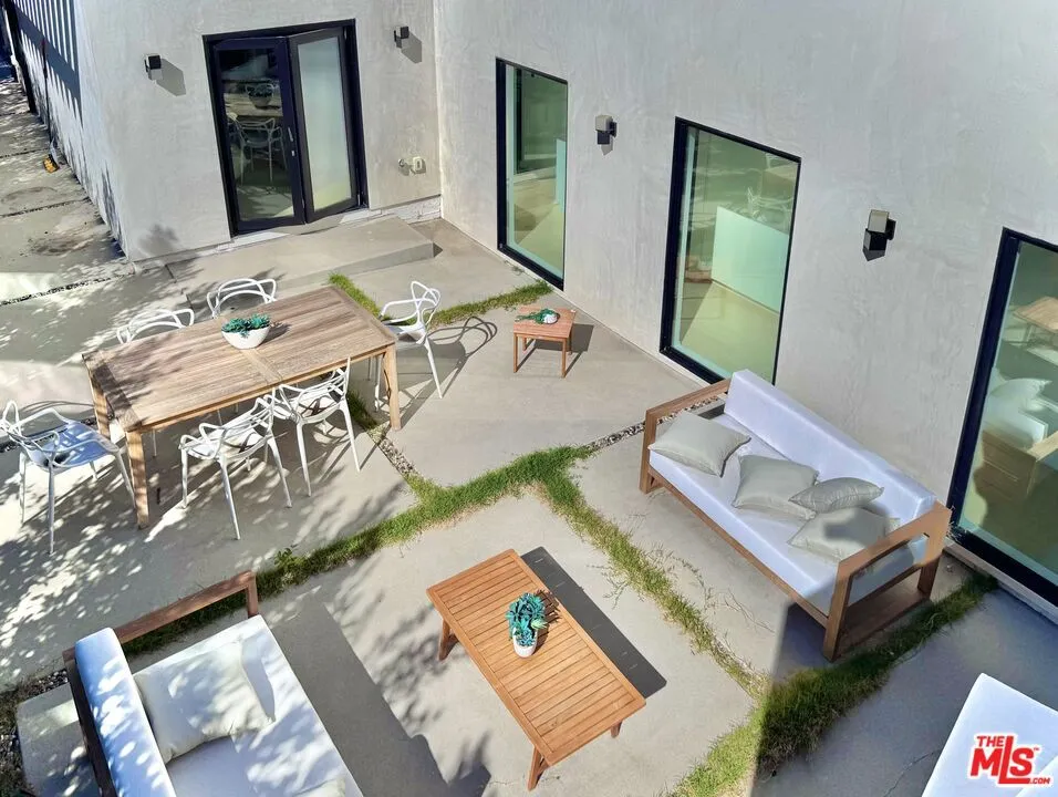 4040 Cartwright Avenue Studio City, CA 91604