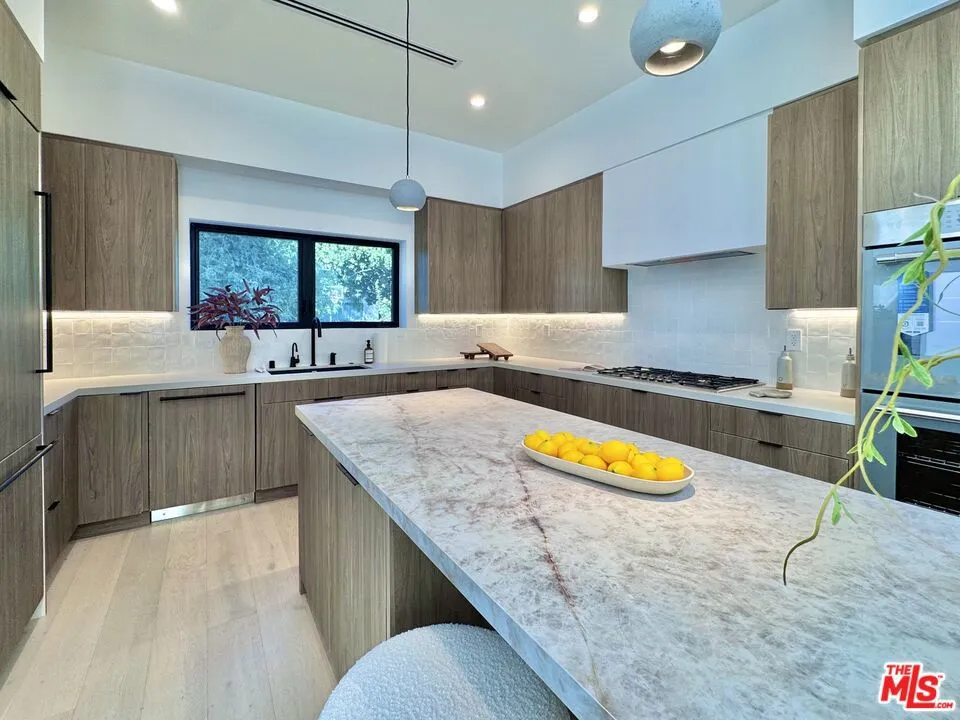 4040 Cartwright Avenue Studio City, CA 91604
