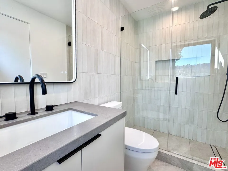 4040 Cartwright Avenue Studio City, CA 91604