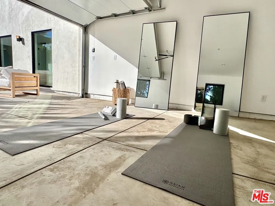 4040 Cartwright Avenue Studio City, CA 91604