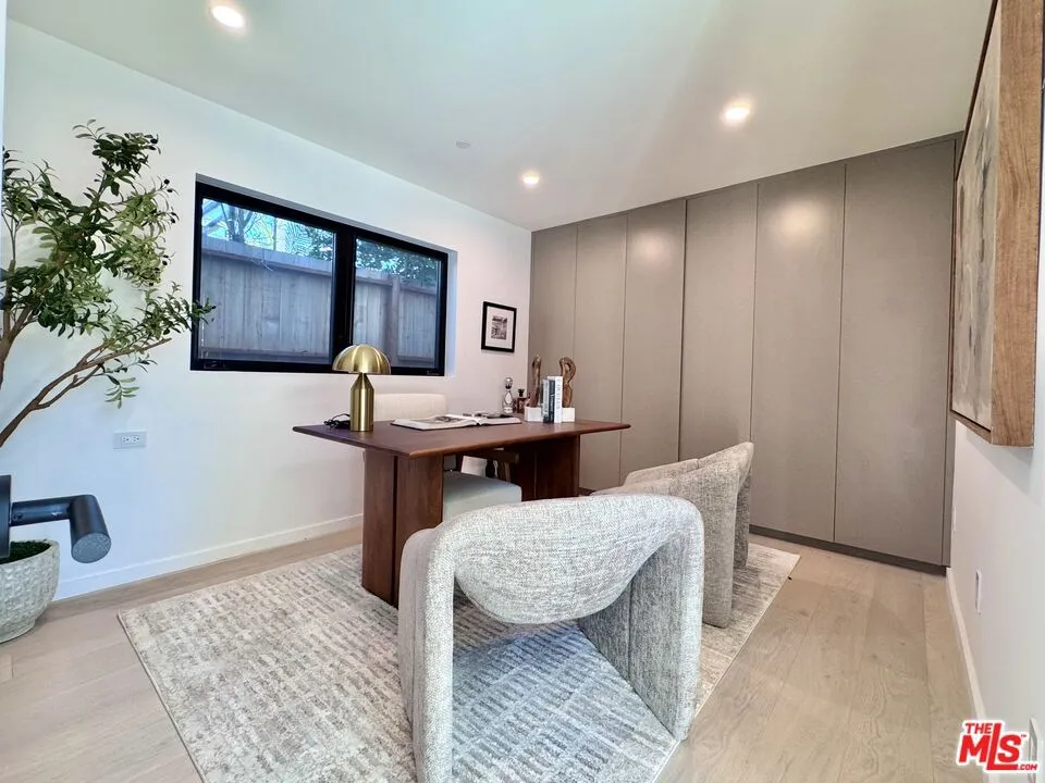 4040 Cartwright Avenue Studio City, CA 91604