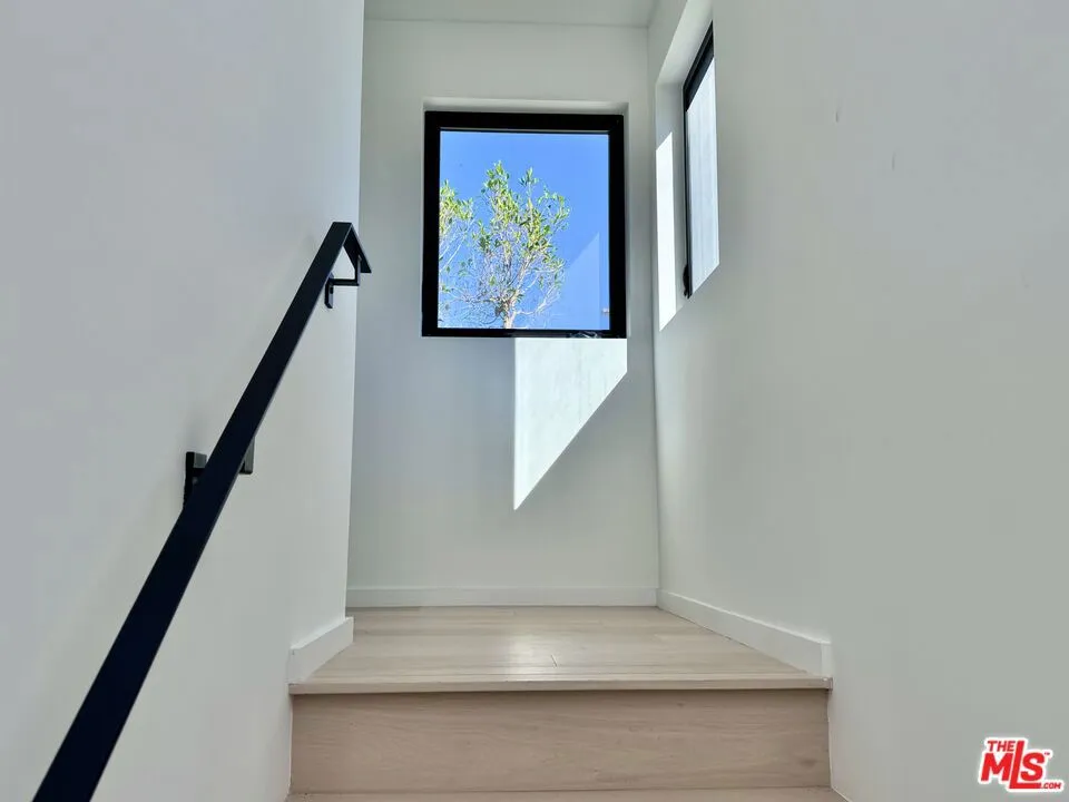 4040 Cartwright Avenue Studio City, CA 91604