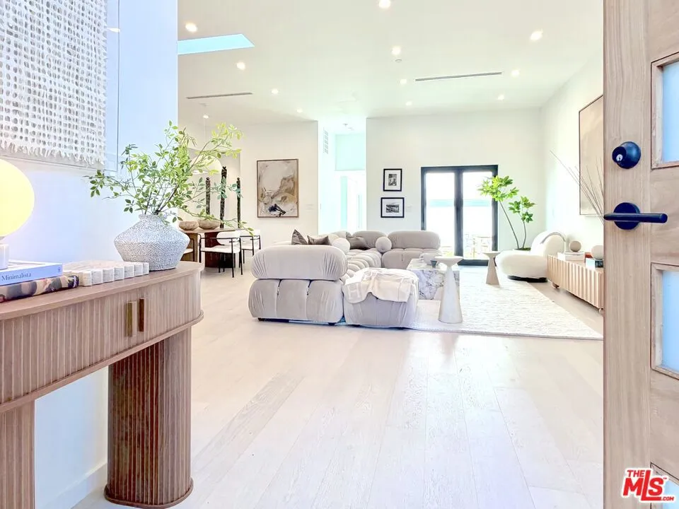 4040 Cartwright Avenue Studio City, CA 91604