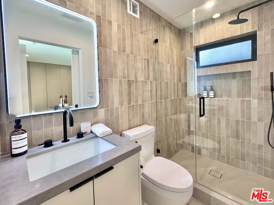 4040 Cartwright Avenue Studio City, CA 91604