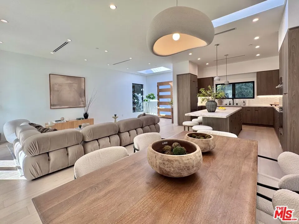 4040 Cartwright Avenue Studio City, CA 91604