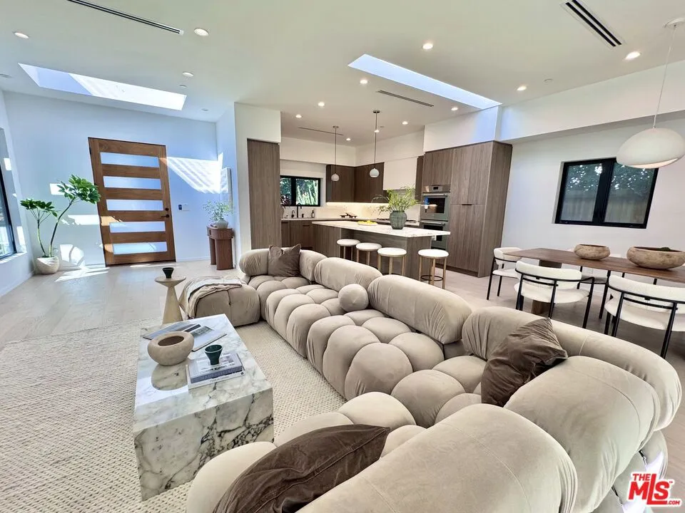 4040 Cartwright Avenue Studio City, CA 91604