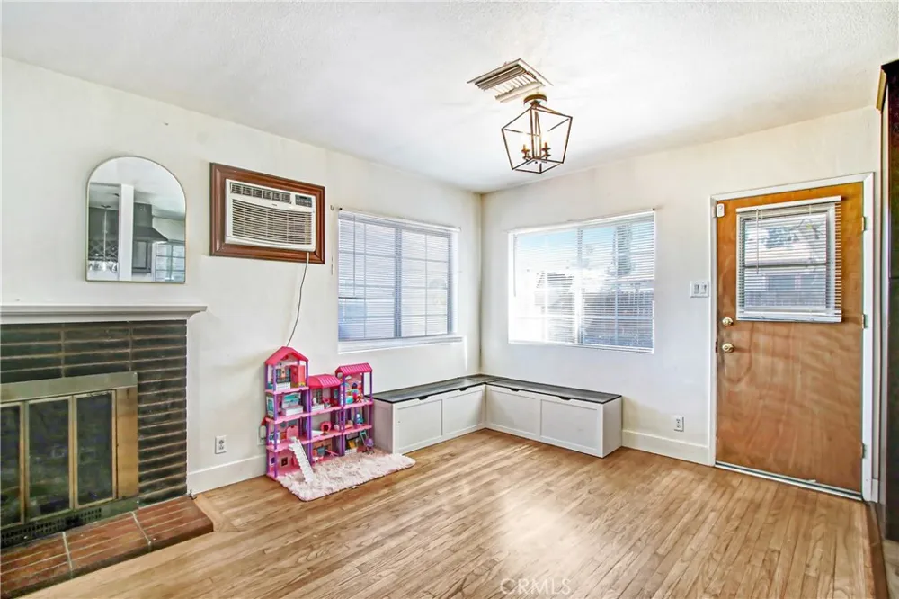 40796 E Whittier Hemet, CA 92544
