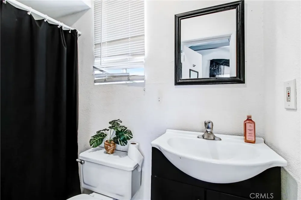 40796 E Whittier Hemet, CA 92544