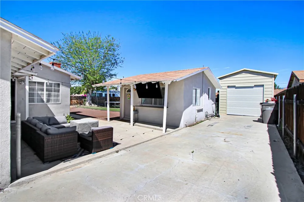 40796 E Whittier Hemet, CA 92544