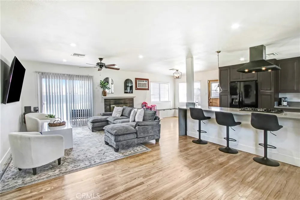 40796 E Whittier Hemet, CA 92544