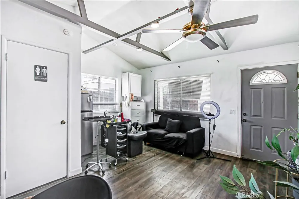 40796 E Whittier Hemet, CA 92544
