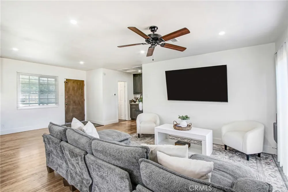 40796 E Whittier Hemet, CA 92544