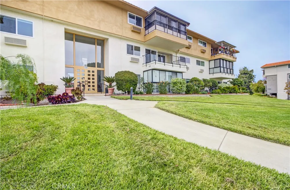 2355 Via Mariposa W #2F Laguna Woods, CA 92637