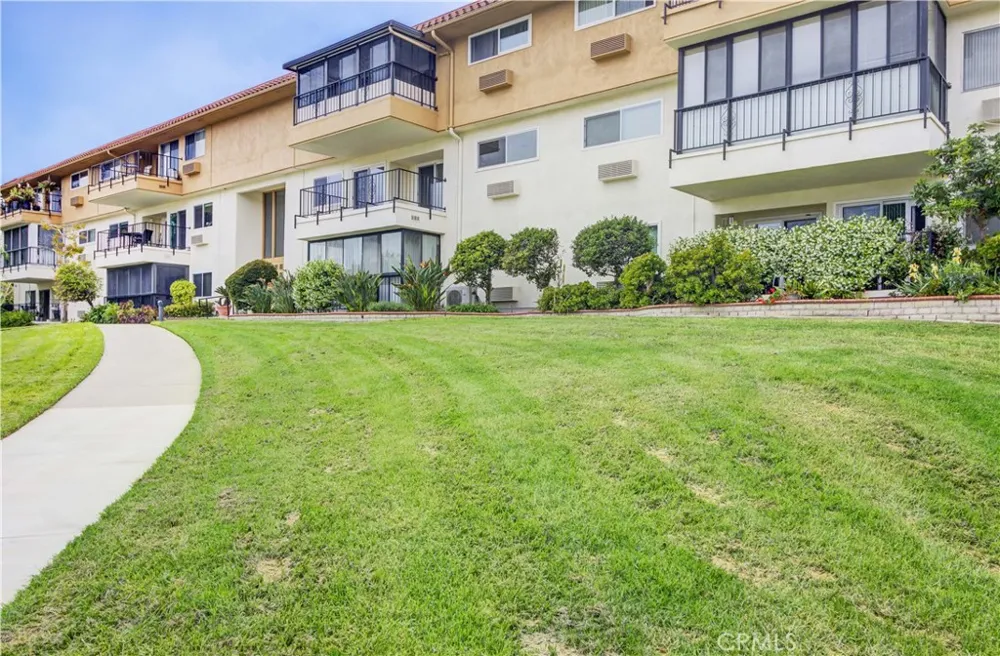 2355 Via Mariposa W #2F Laguna Woods, CA 92637