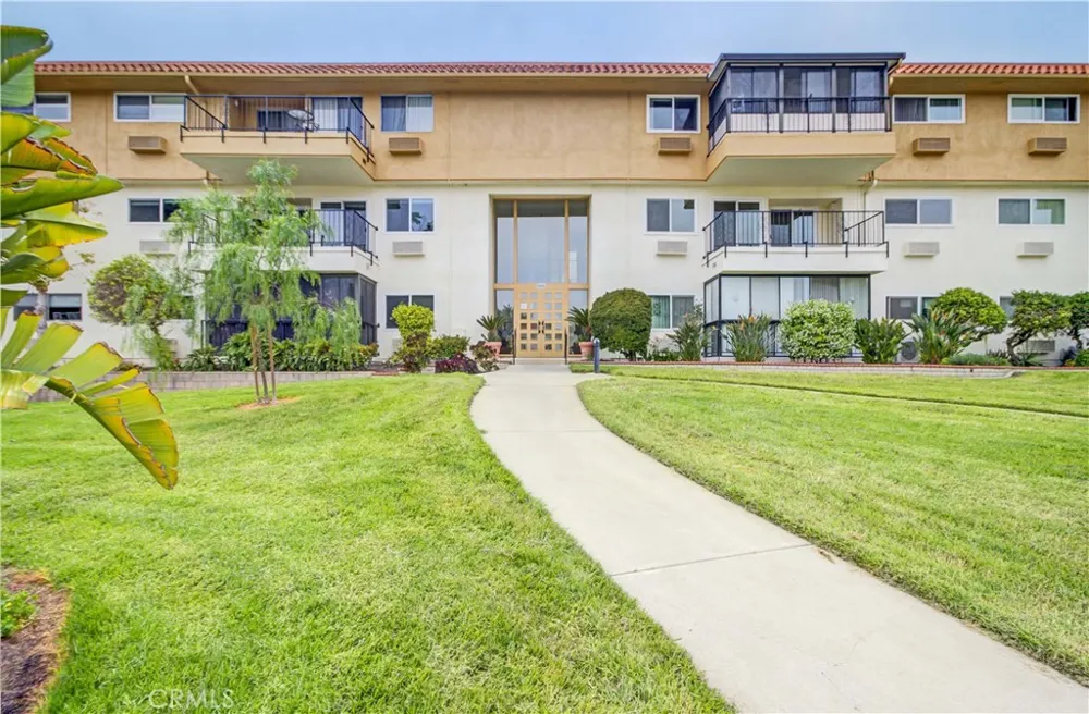 2355 Via Mariposa W #2F Laguna Woods, CA 92637