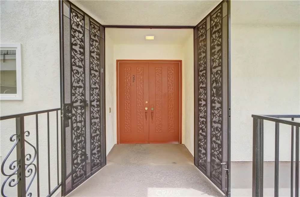 2355 Via Mariposa W #2F Laguna Woods, CA 92637