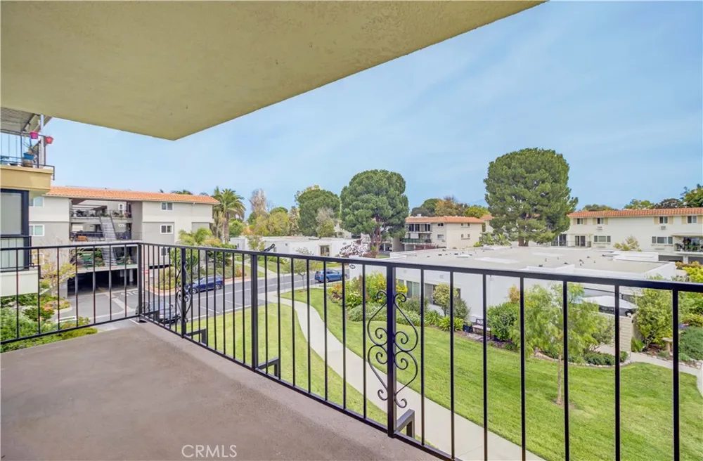 2355 Via Mariposa W #2F Laguna Woods, CA 92637