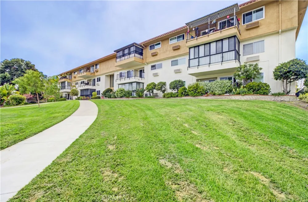 2355 Via Mariposa W #2F Laguna Woods, CA 92637
