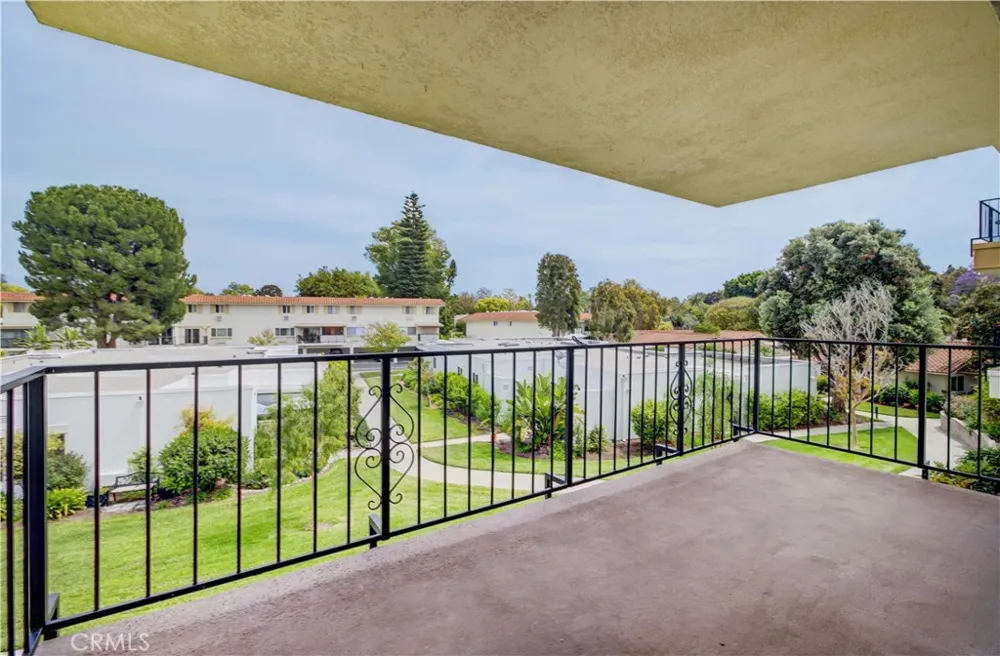 2355 Via Mariposa W #2F Laguna Woods, CA 92637