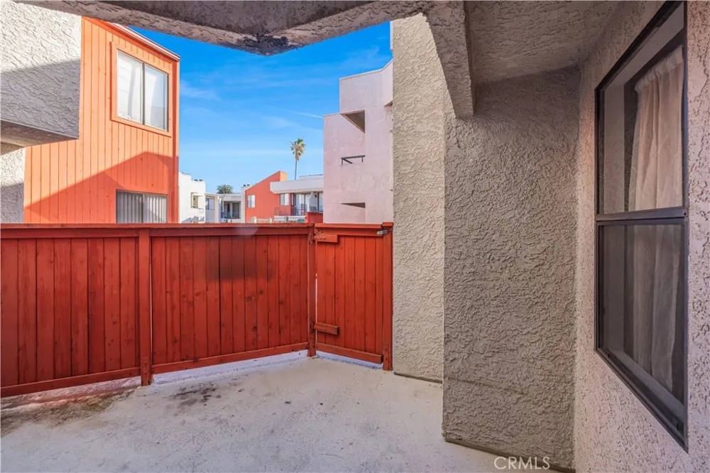 7211 Cozycroft #19 Winnetka, CA 91306