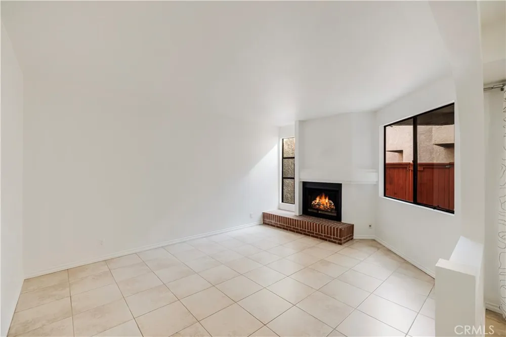 7211 Cozycroft #19 Winnetka, CA 91306