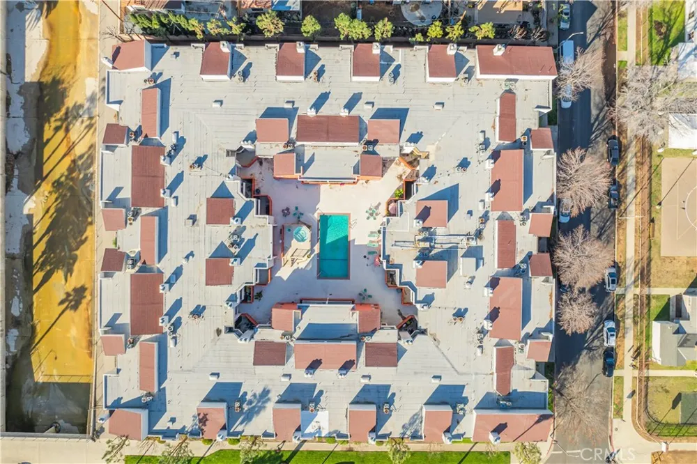 7211 Cozycroft #19 Winnetka, CA 91306