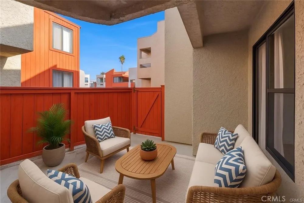 7211 Cozycroft #19 Winnetka, CA 91306